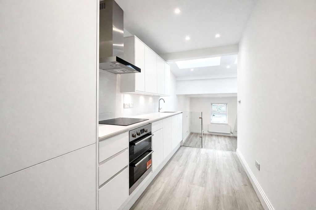 Property photo 3 of 9 Picture No. 13