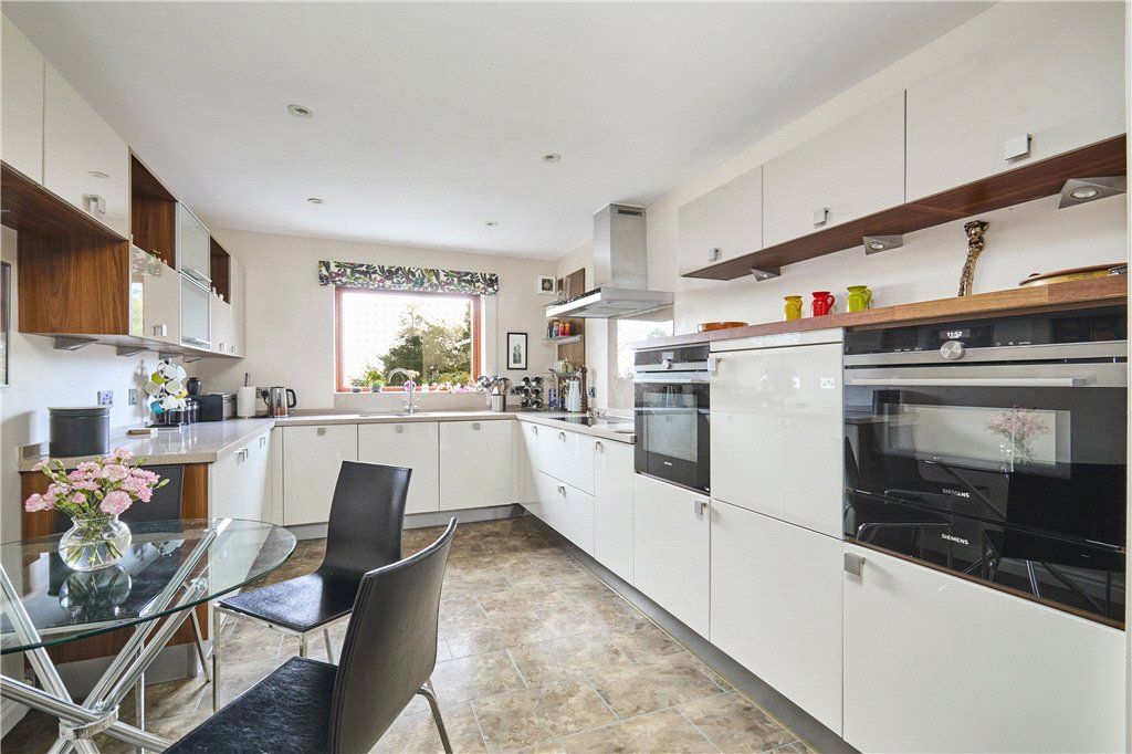 Property photo 3 of 24 Breakfast Kitchen