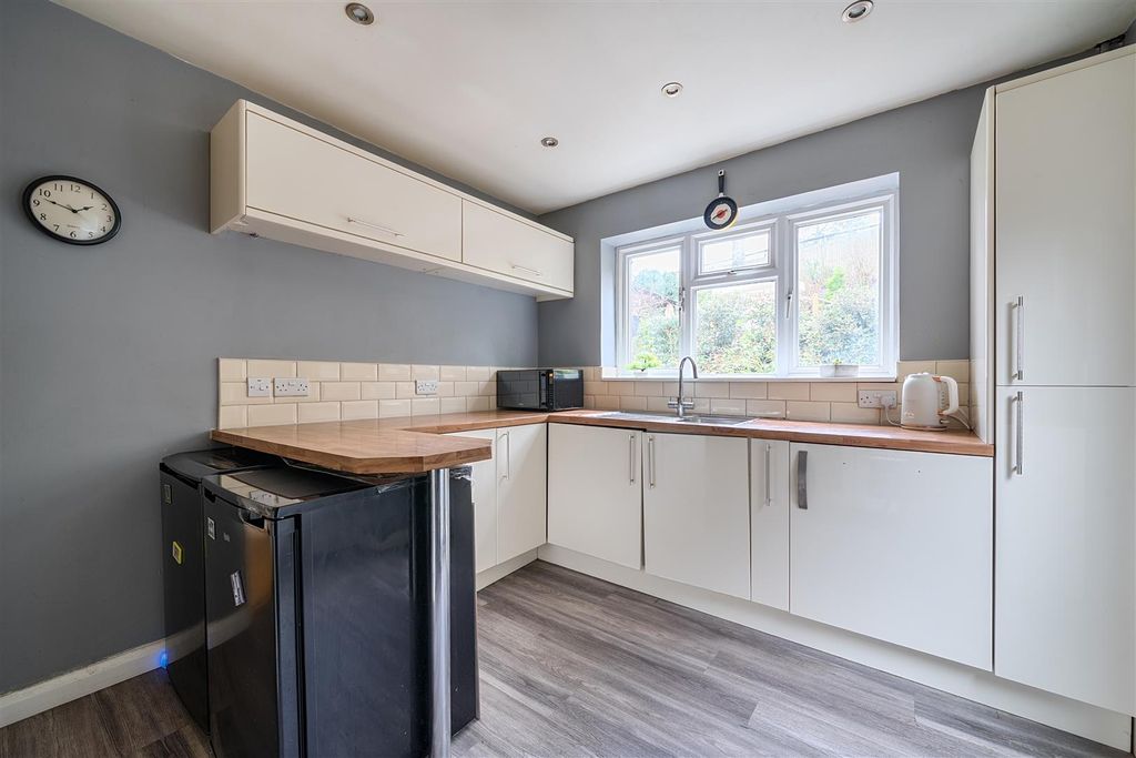 Property photo 3 of 25 1398046-15-696Fb693Ad1A5.Jpg