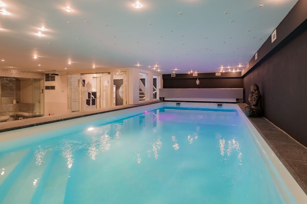 Property photo 2 of 68