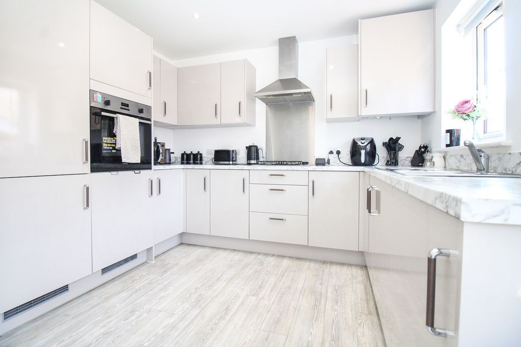 Property photo 3 of 18 Kitchen/Diner