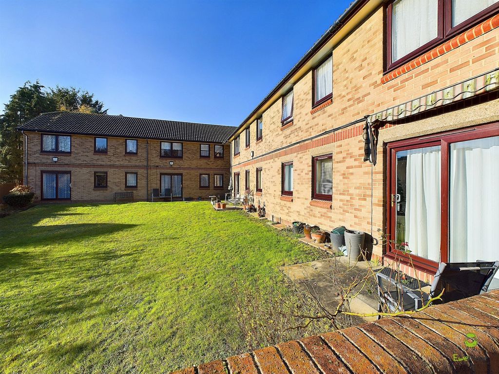 Property photo 3 of 8 Presented By Nicoleta At Ewemove Bexleyheath And D