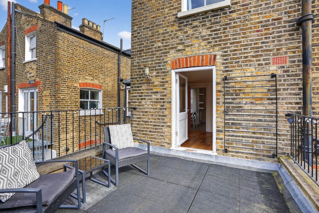 Property photo 2 of 16