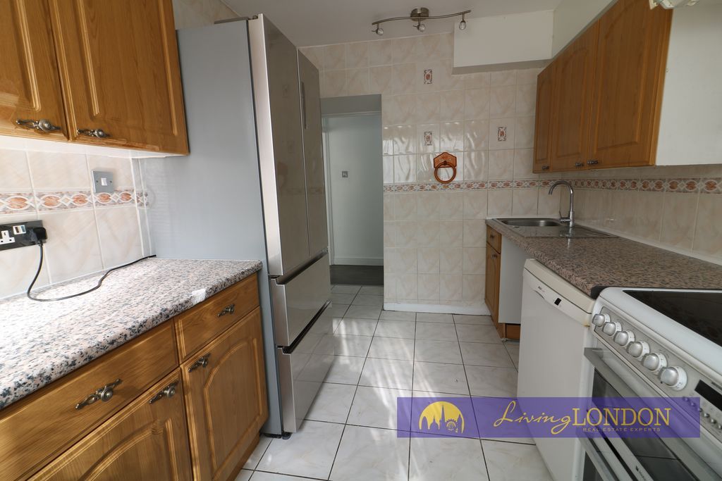 Property photo 3 of 8 Photo 3