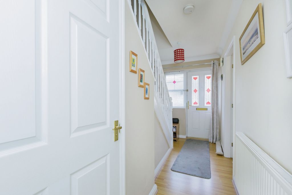 Property photo 2 of 31