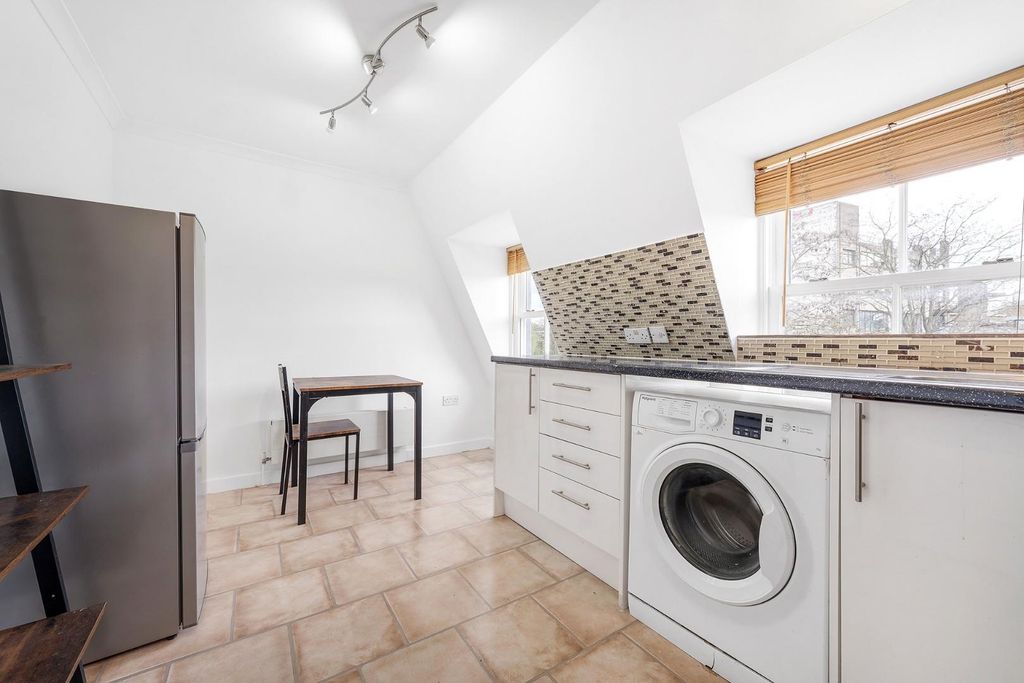 Property photo 3 of 11 Kitchen.Jpg