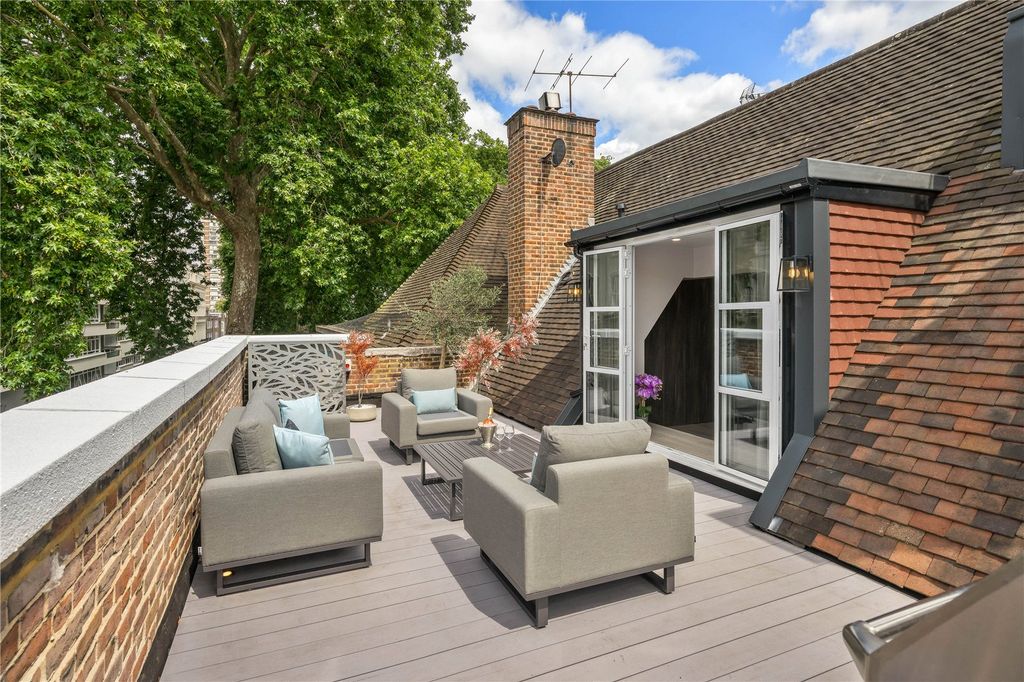 Property photo 2 of 14 Roof Terrace