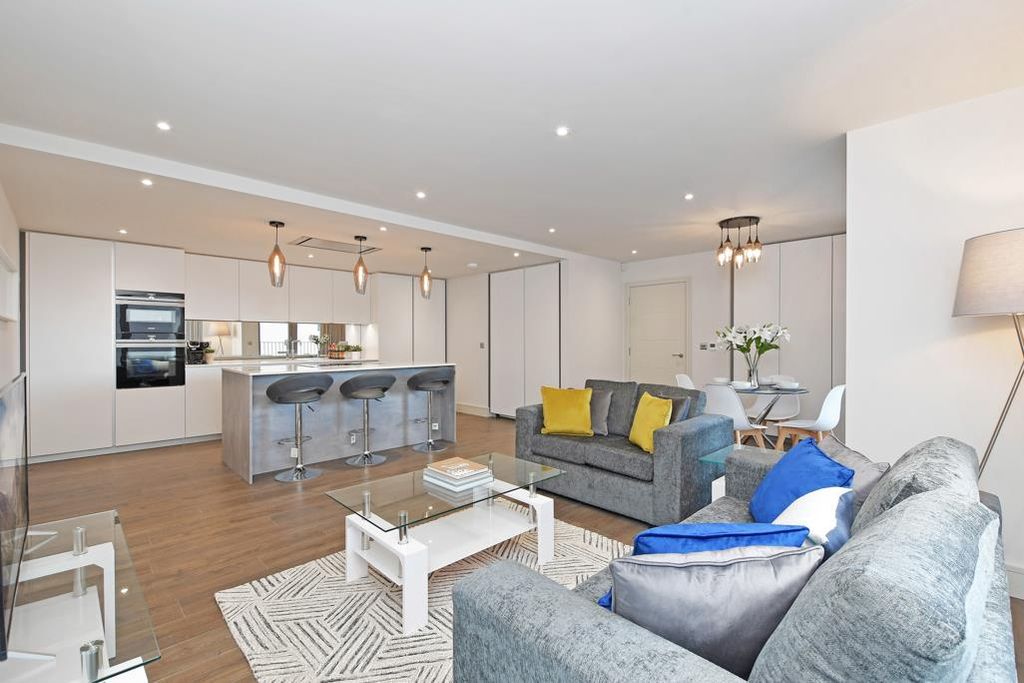 Property photo 1 of 17 Living Kitchen