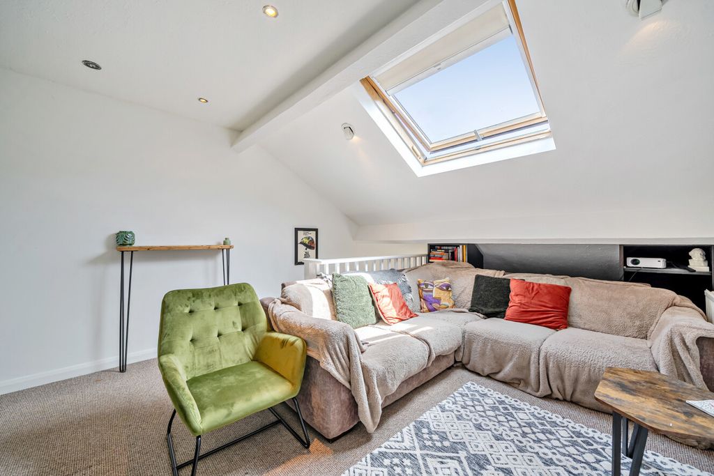 Property photo 3 of 17 1485140-7-6A4B9c5...