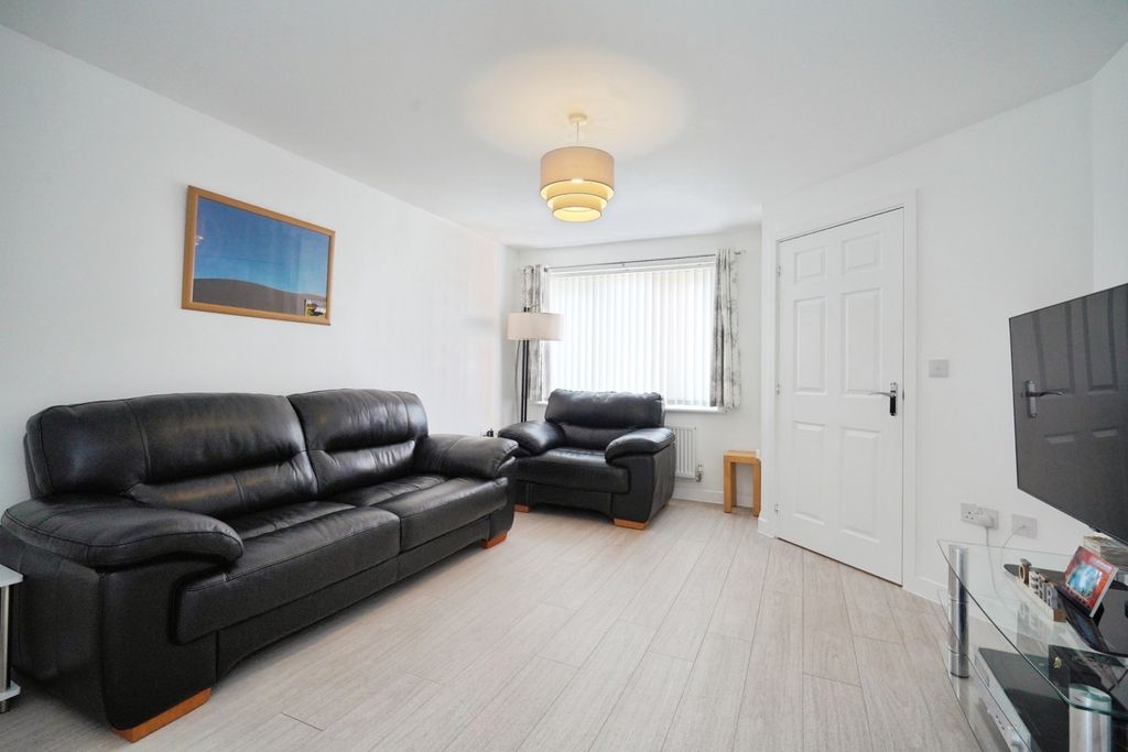 Property photo 2 of 19 Lounge