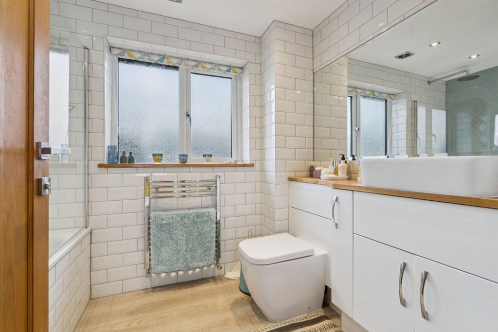 Property photo 3 of 25