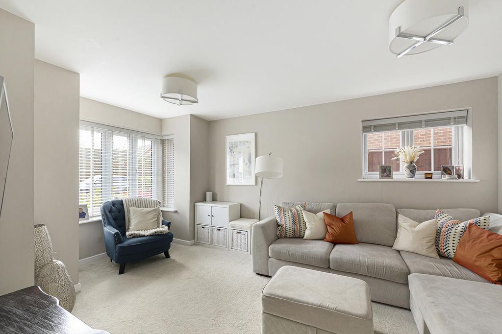 Property photo 3 of 17 77Beacon03.Jpg