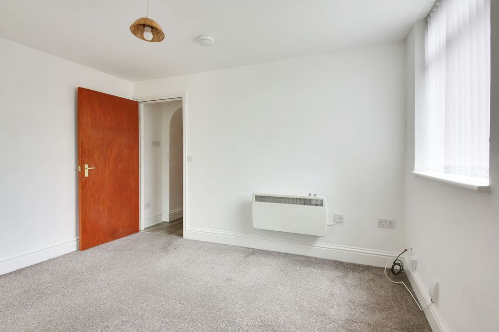 Property photo 3 of 8 Bedroom