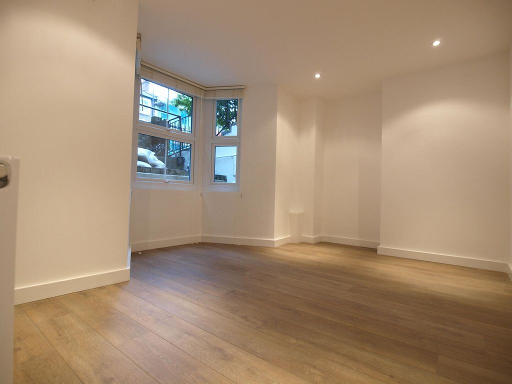 Property photo 2 of 8 Bedroom