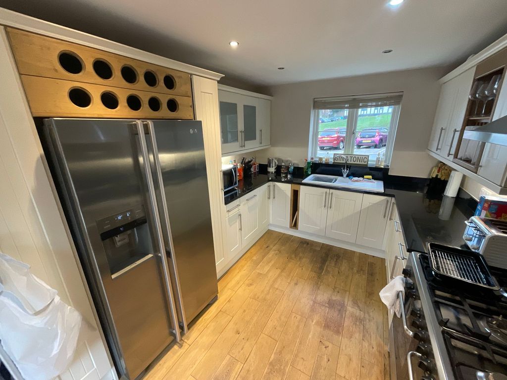 Property photo 3 of 13 Kitchen