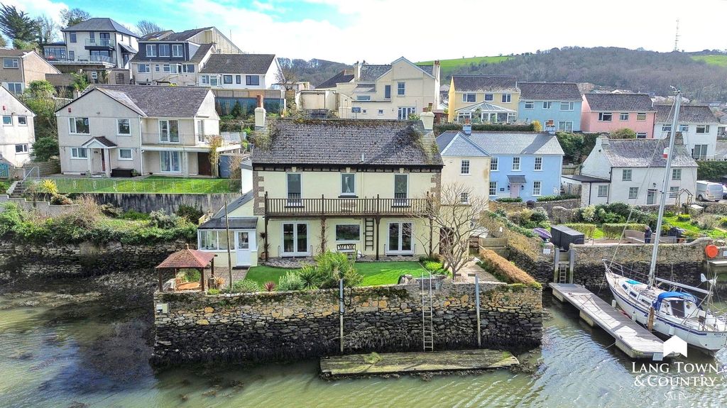 Property photo 2 of 25