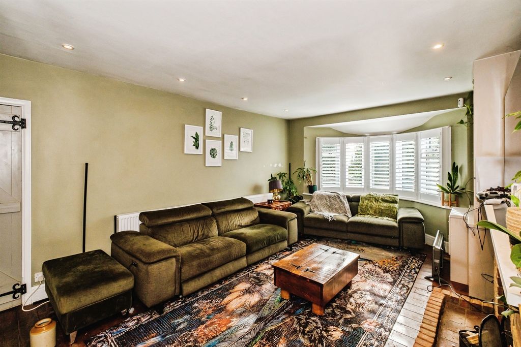 Property photo 2 of 19