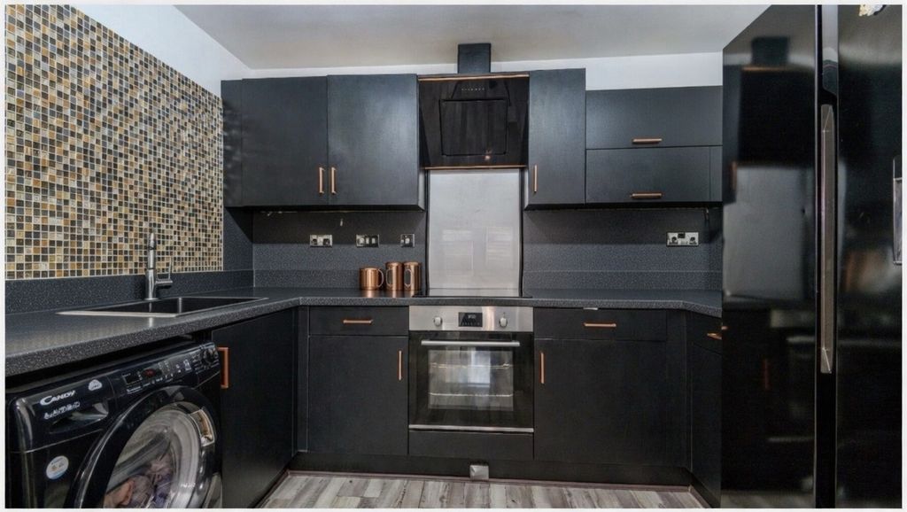 Property photo 2 of 8