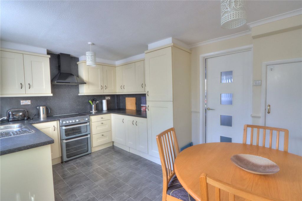 Property photo 2 of 13 Picture No. 10