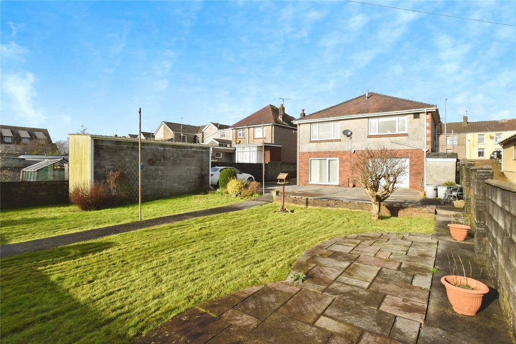 Property photo 2 of 24 Picture No. 20