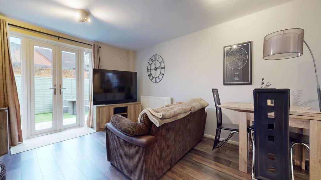 Property photo 2 of 19 4811061