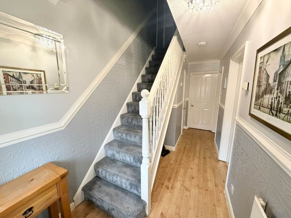 Property photo 2 of 27