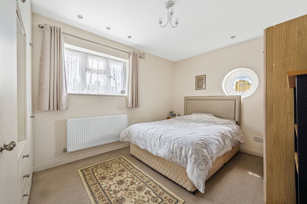 Property photo 3 of 11