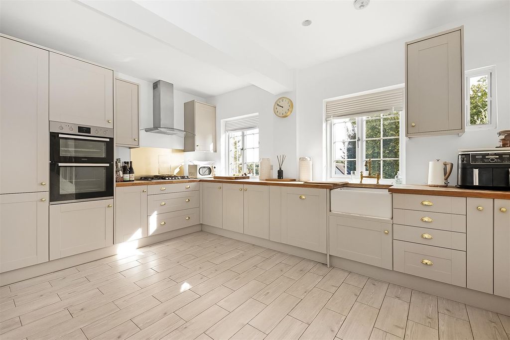Property photo 2 of 15 Kitchen/Dining Room