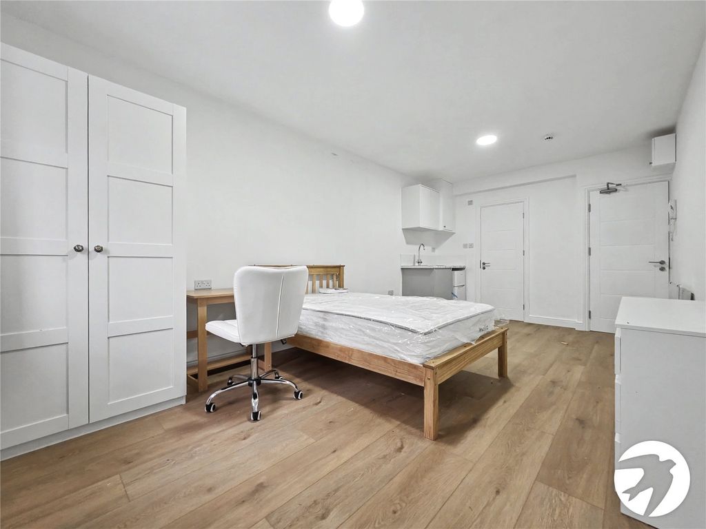 Property photo 3 of 6 Picture No. 10