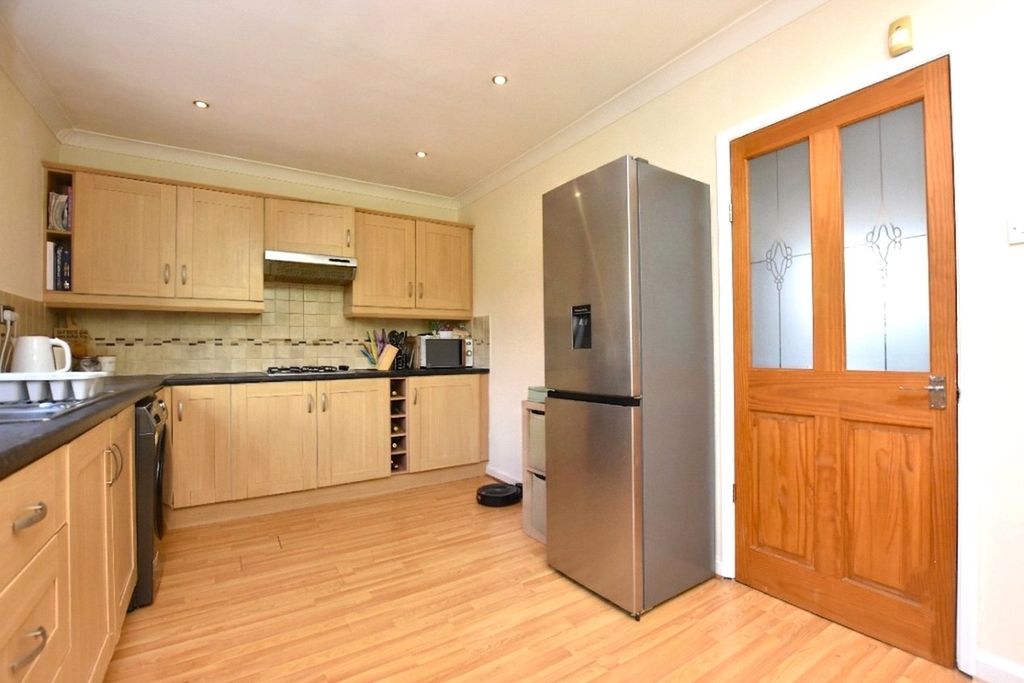 Property photo 3 of 21 Picture No. 17
