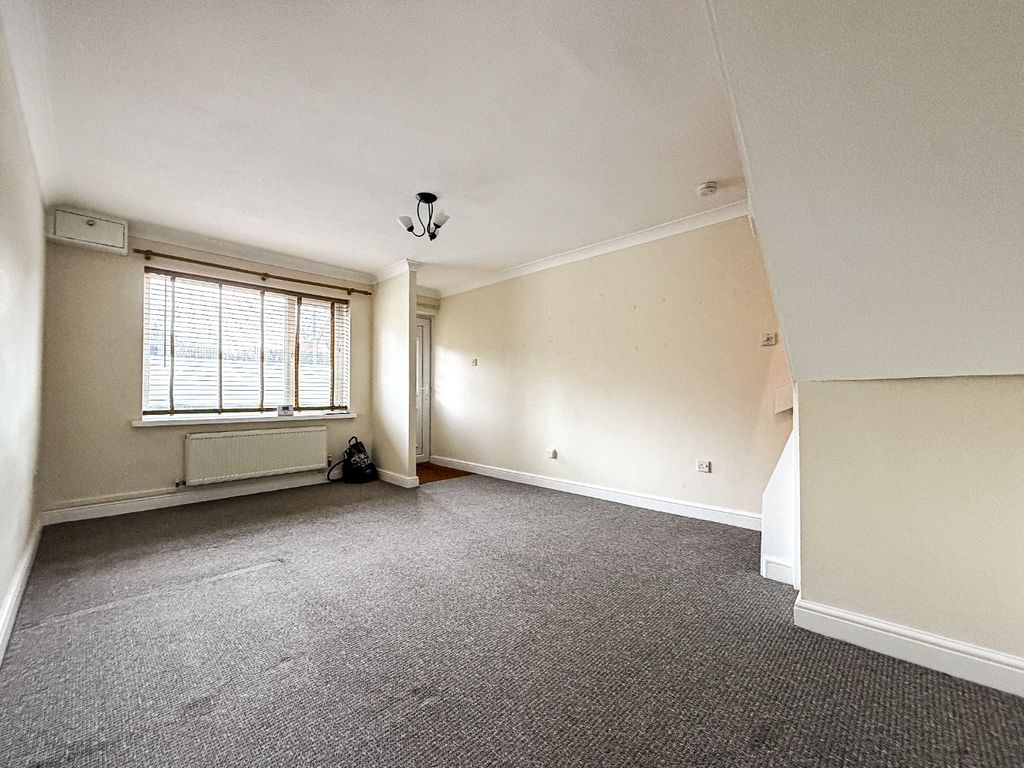 Property photo 2 of 13 4112535