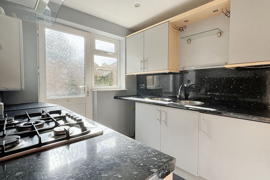 Property photo 3 of 11 Img_6828