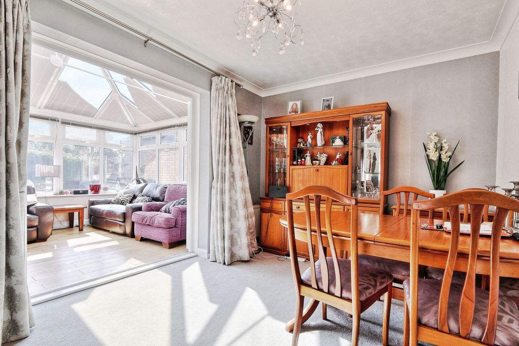 Property photo 2 of 38 Tlc_Fee388A0-Bacf-4154-9d58-A1d4E151F176_75Fb9B9 -