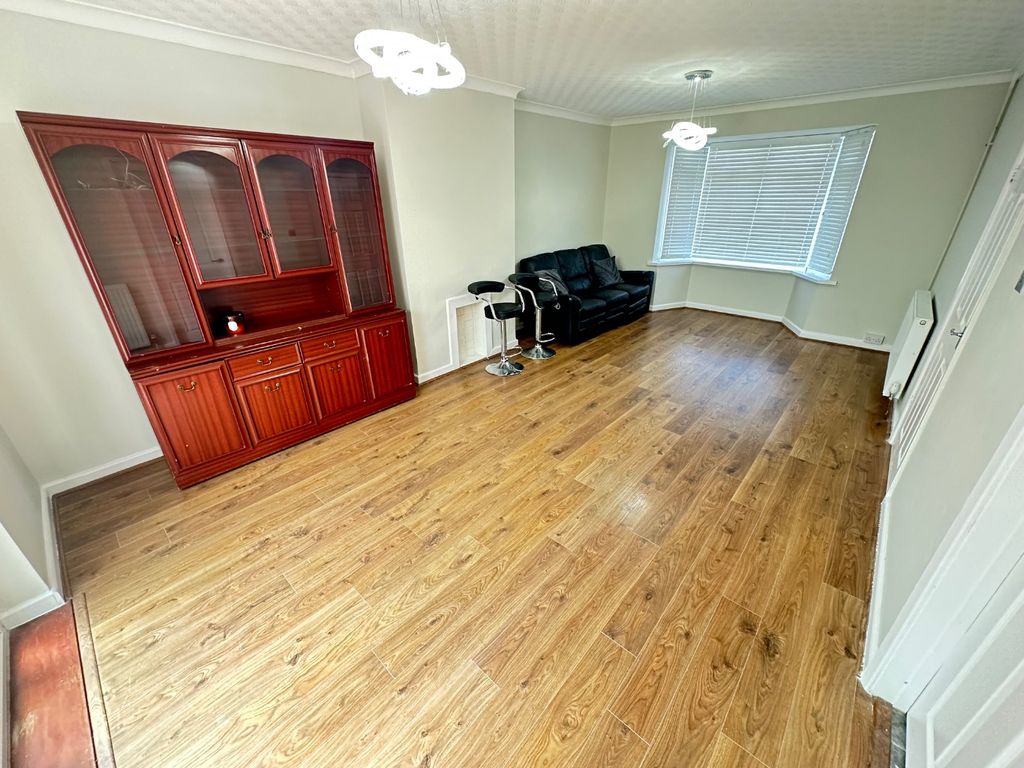 Property photo 3 of 15 5323812