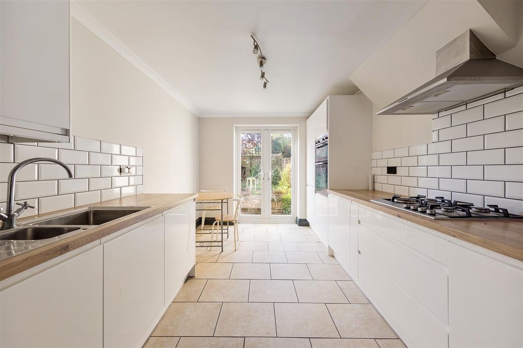 Property photo 3 of 36 Beverley Road, E4