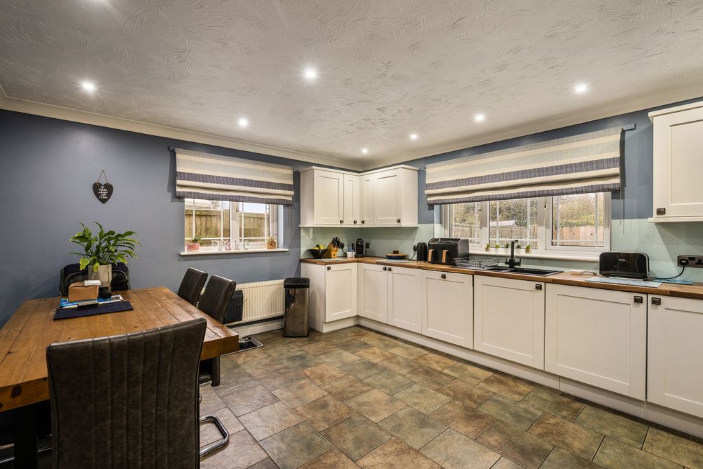 Property photo 2 of 25