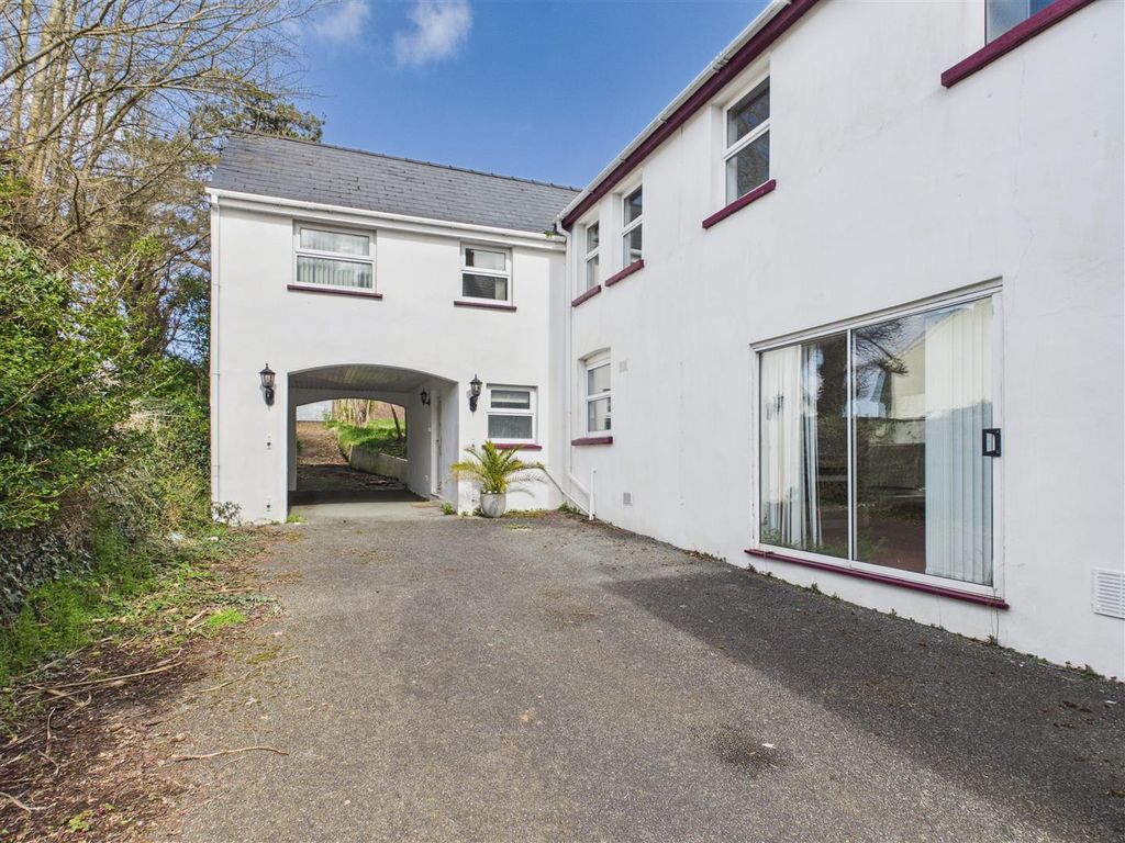 Property photo 3 of 29 Cam05016G0-Pr0174-Still005.Jpg