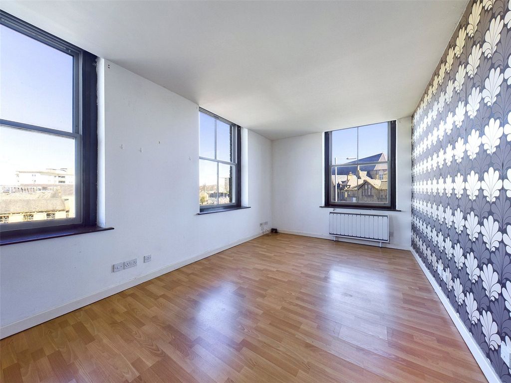 Property photo 2 of 8 Picture No. 01