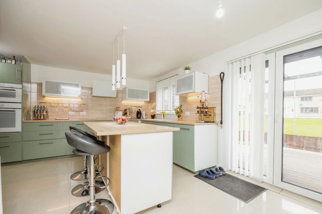 Property photo 3 of 35 Kitchen