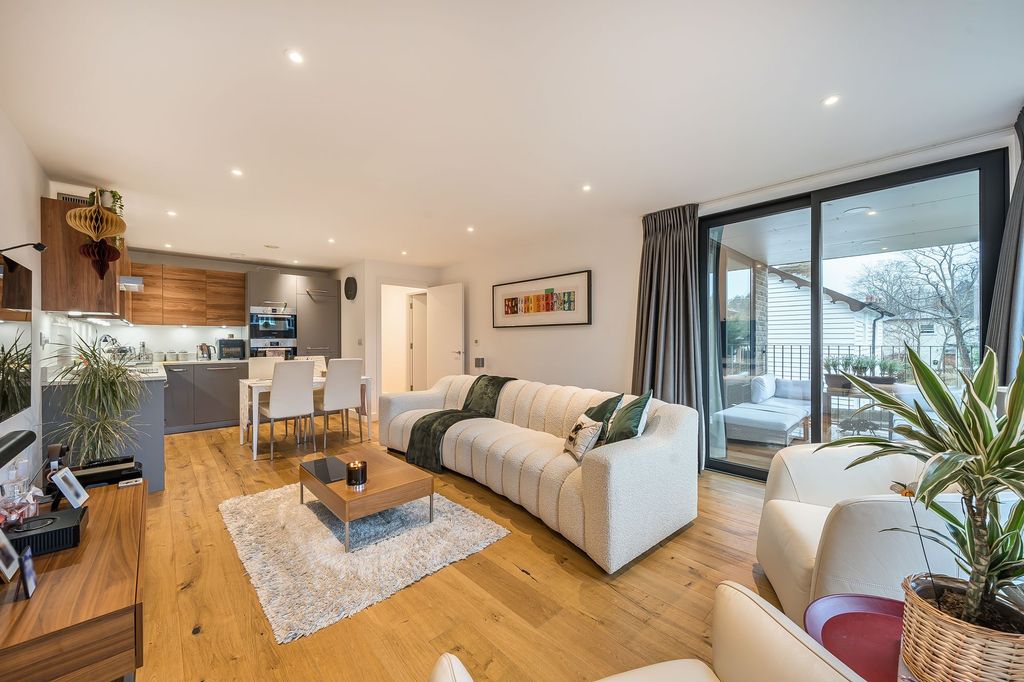 Property photo 3 of 21