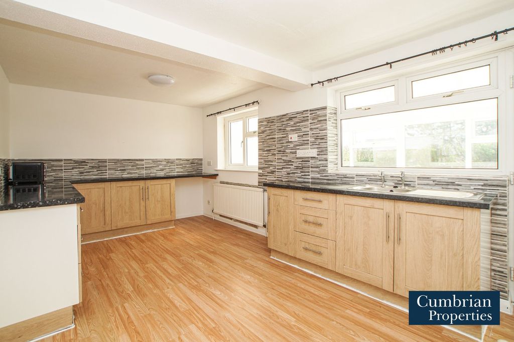 Property photo 2 of 20 Kitchen
