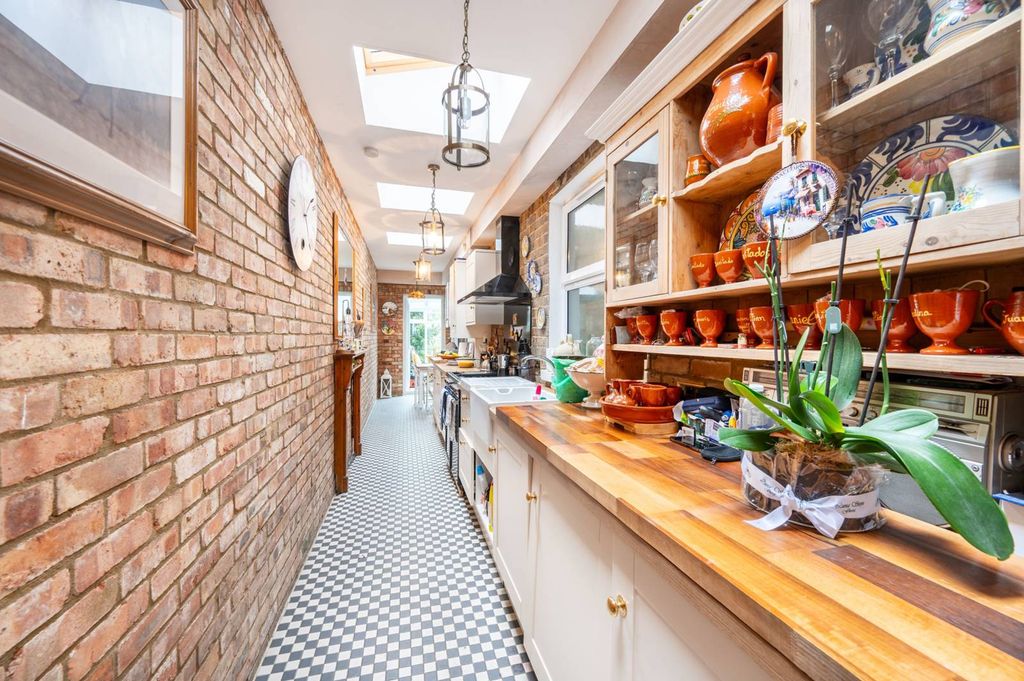 Property photo 1 of 25