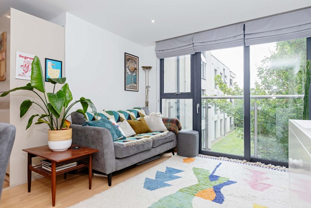 Property photo 2 of 17 Blanche House_9.Jpg