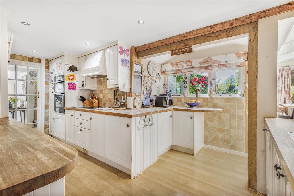 Property photo 2 of 29 Kitchen