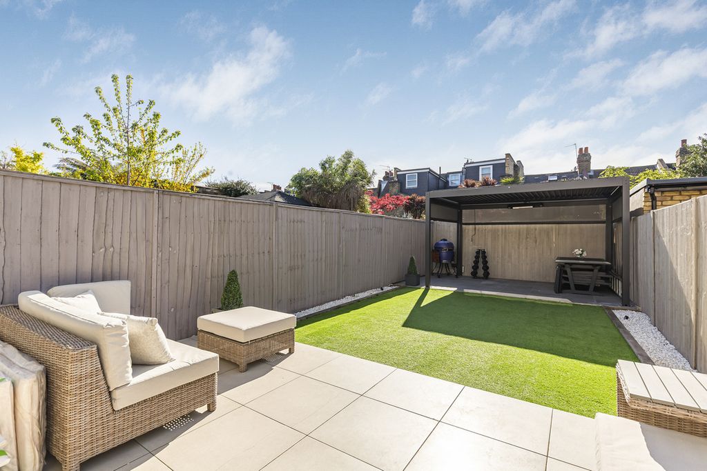 Property photo 2 of 23