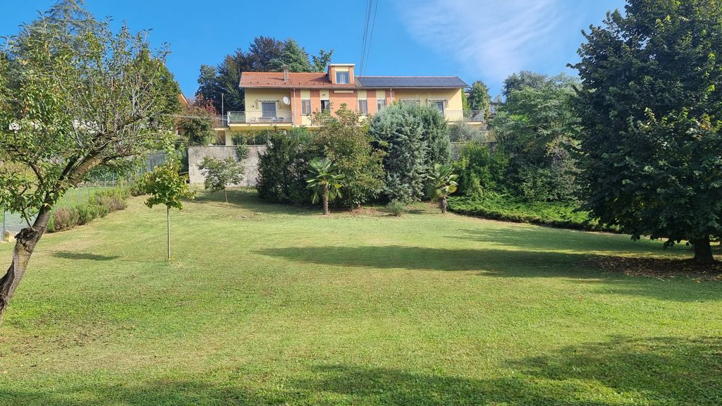 Property photo 1 of 32