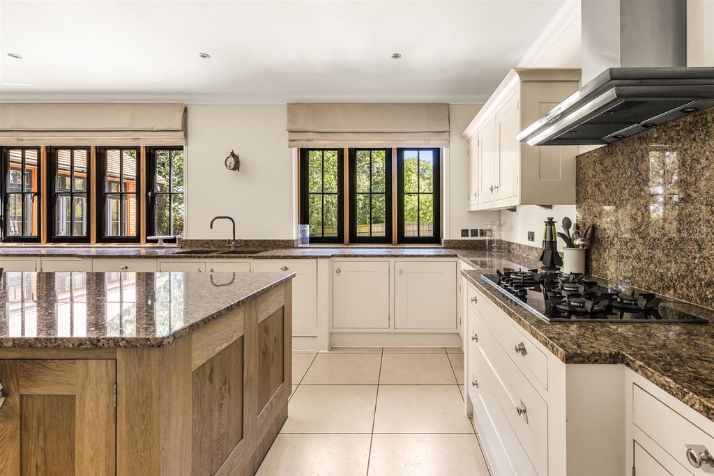 Property photo 3 of 27