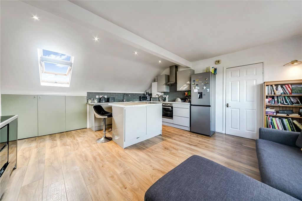 Property photo 3 of 16 Picture No. 10