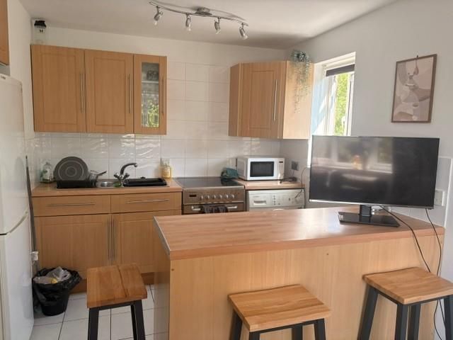 Property photo 2 of 7 Kitchen.Jpg