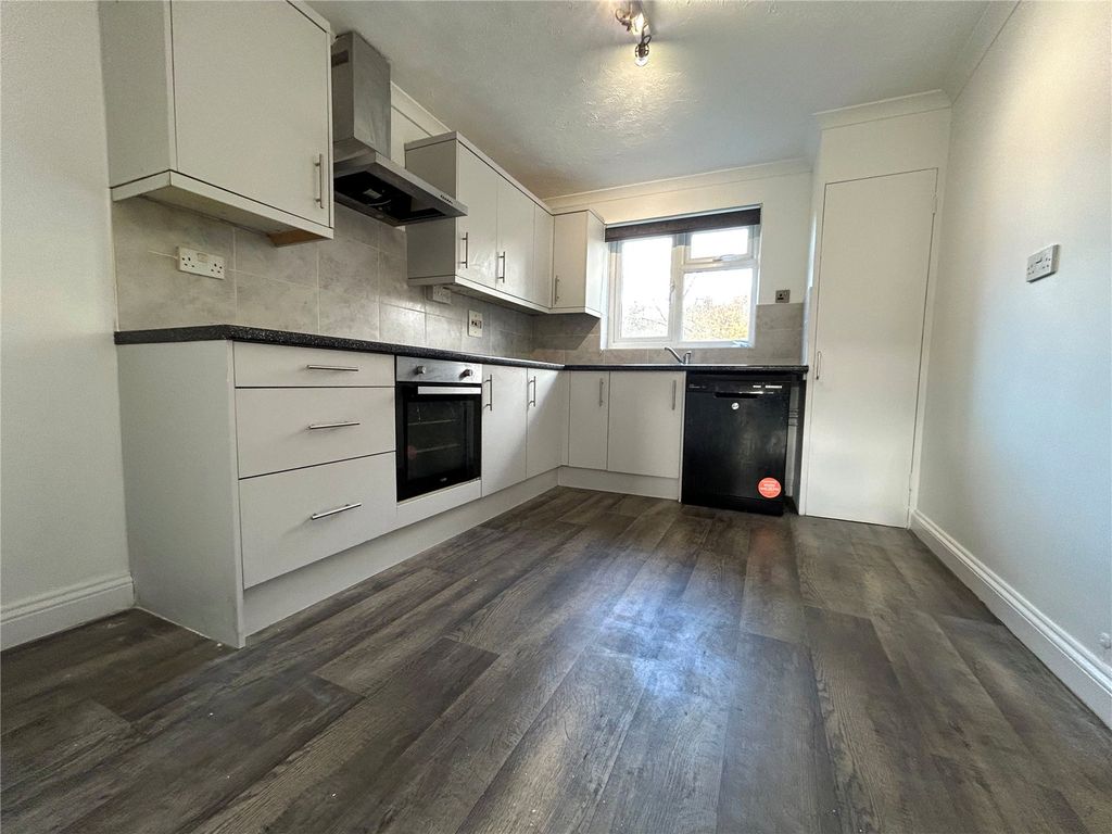 Property photo 2 of 11 Picture No. 35